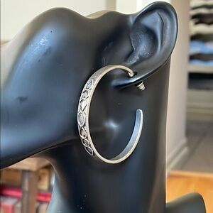 EUC~Pair Of Woman’s Artisan Rustic Silvertone Hoop Post Back Earrings